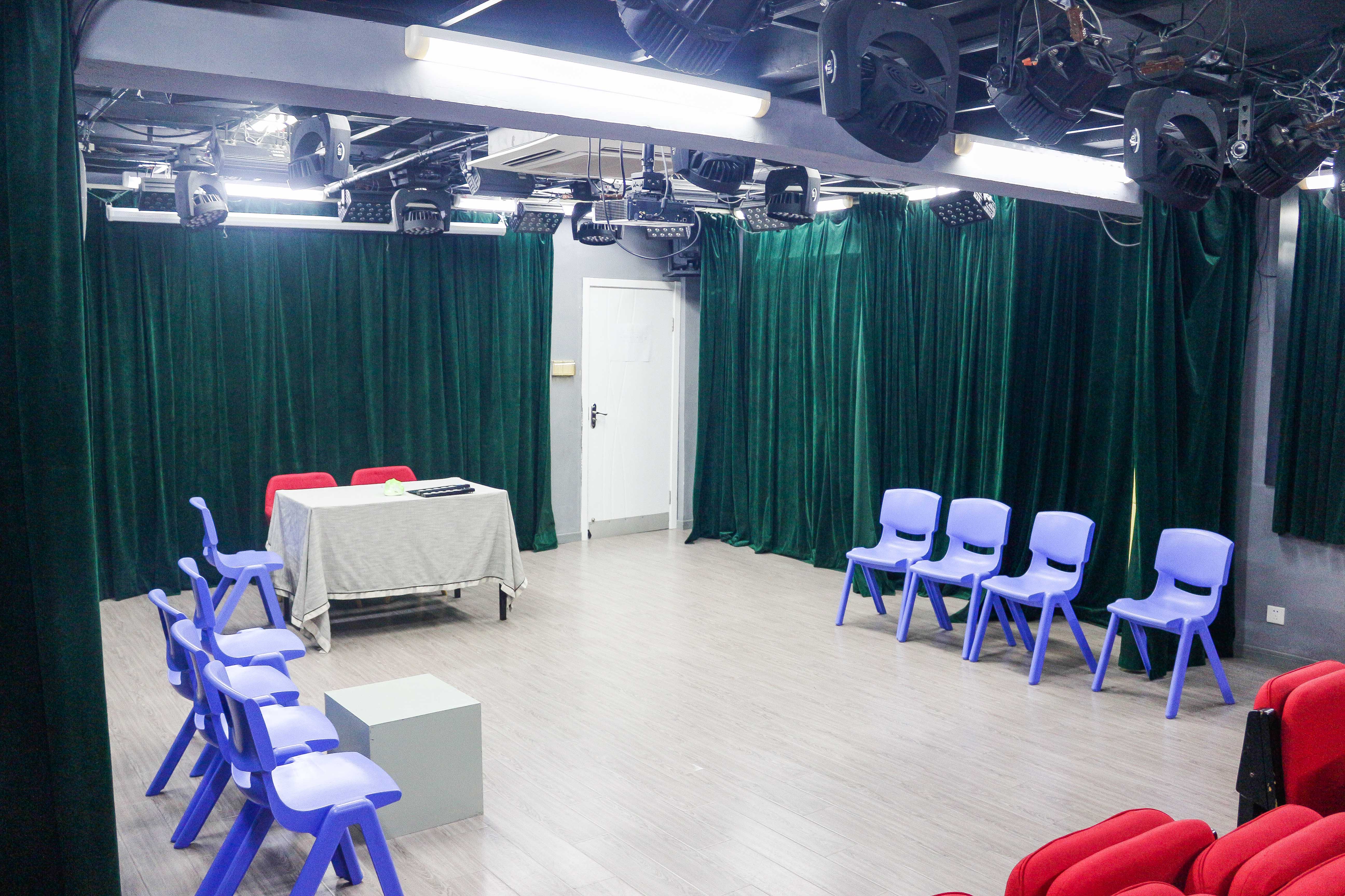 上海表演培训,表演培训,表演艺考培训,艺术培训班,上海学唱歌,上海学舞蹈, 上海学表演,歌唱培训,上海艺考,少儿舞蹈培训,上海声乐培训,主持培训