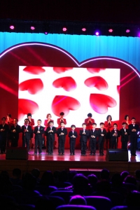 浦江童声合唱团参加“蓝天下的至爱”慈善晚会演出